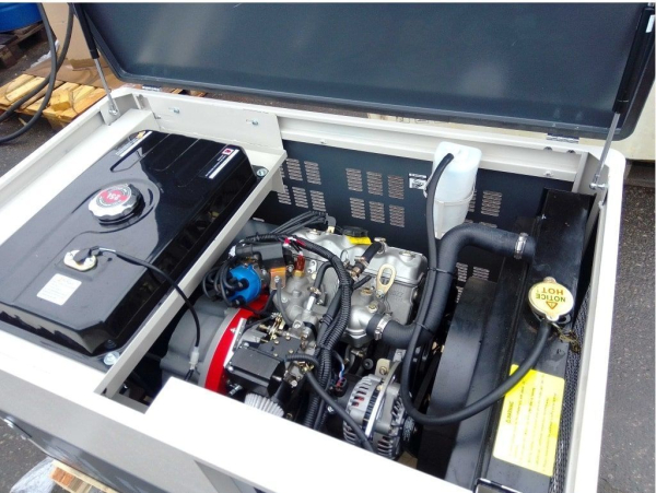 Бензиновый генератор Амперос LT25000E-3 стартер в кожухе с АВР Бензиновый генератор Амперос LT25000E-3 стартер в кожухе с АВР фото